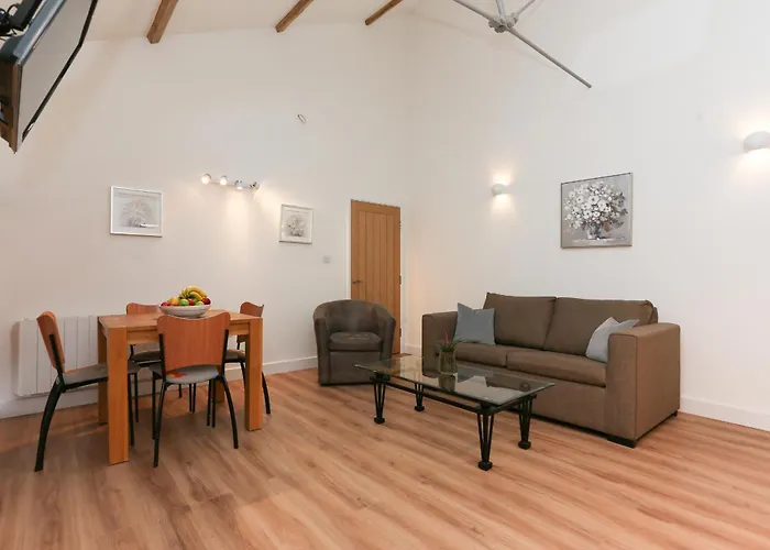 Strawberry Line, Apartment 2