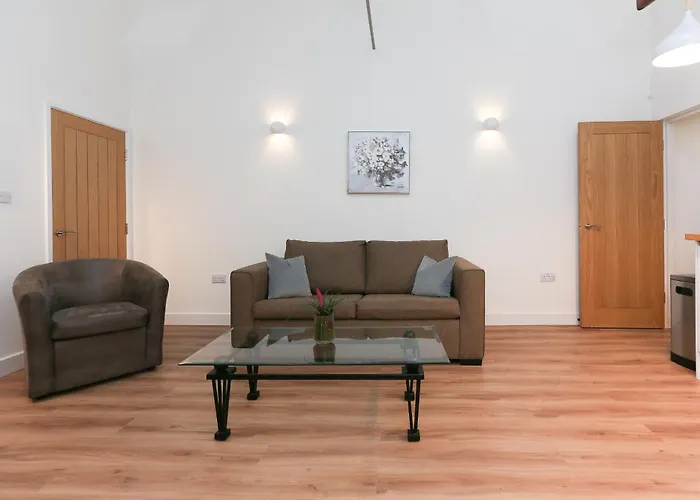 Strawberry Line, Apartment 2