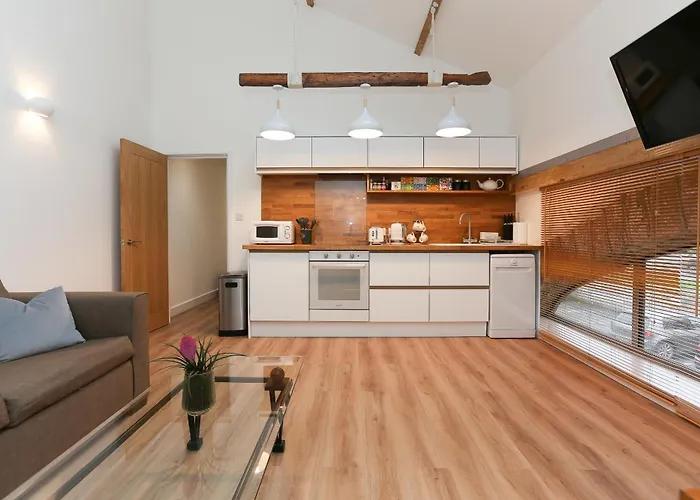 Strawberry Line, Apartment 2