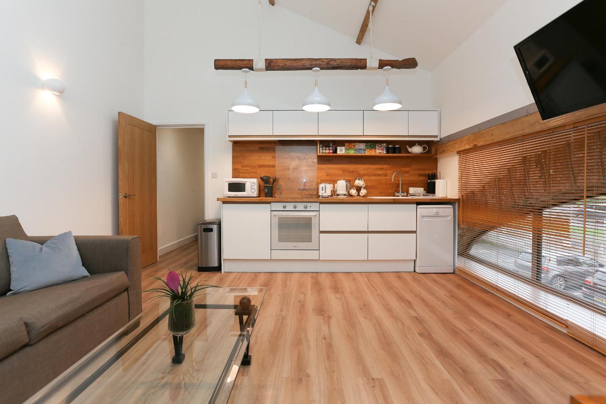Strawberry Line, 2 Apartment